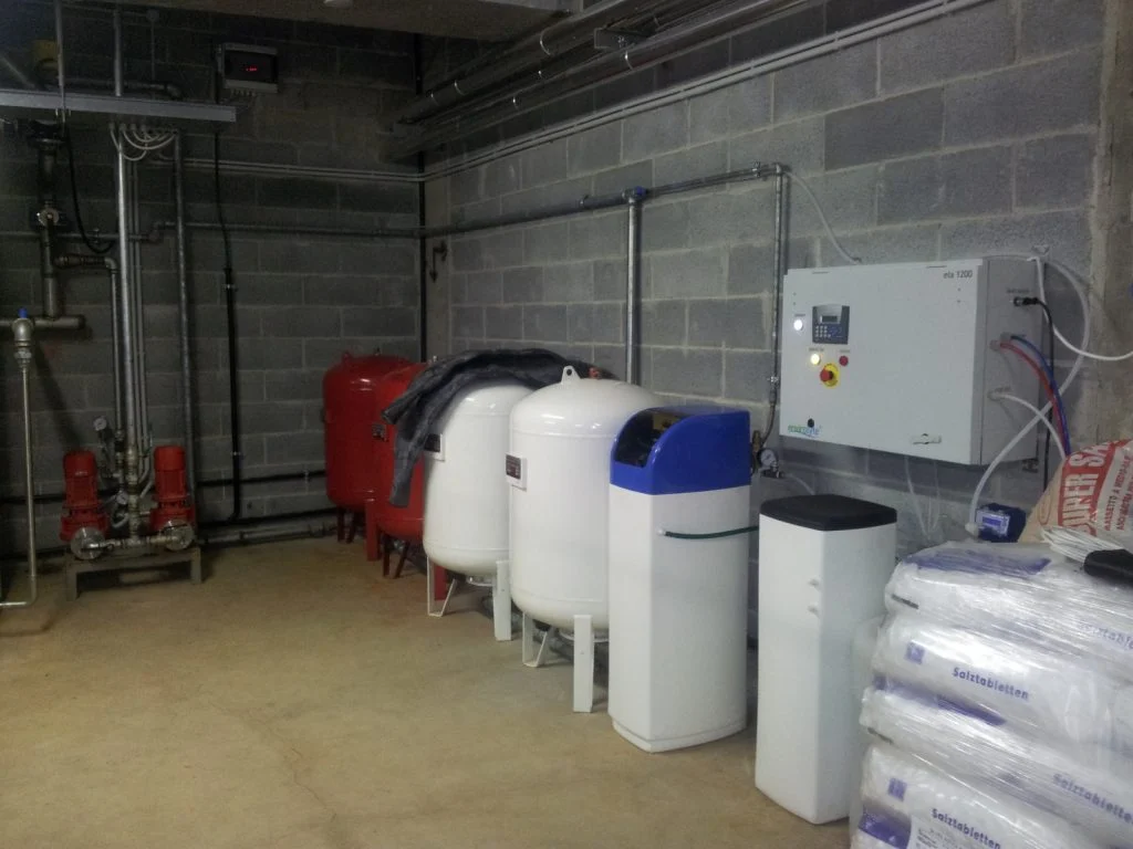 Envirolyte ELA-1200 anolyte generator with water-conditioning and storage equipment at a hospital in Italy